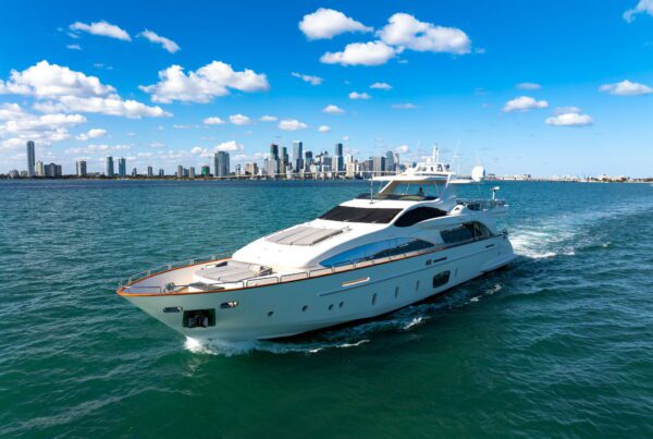 Prime Luxury Rentals - 105′ Azimut Babieca + Jacuzzi